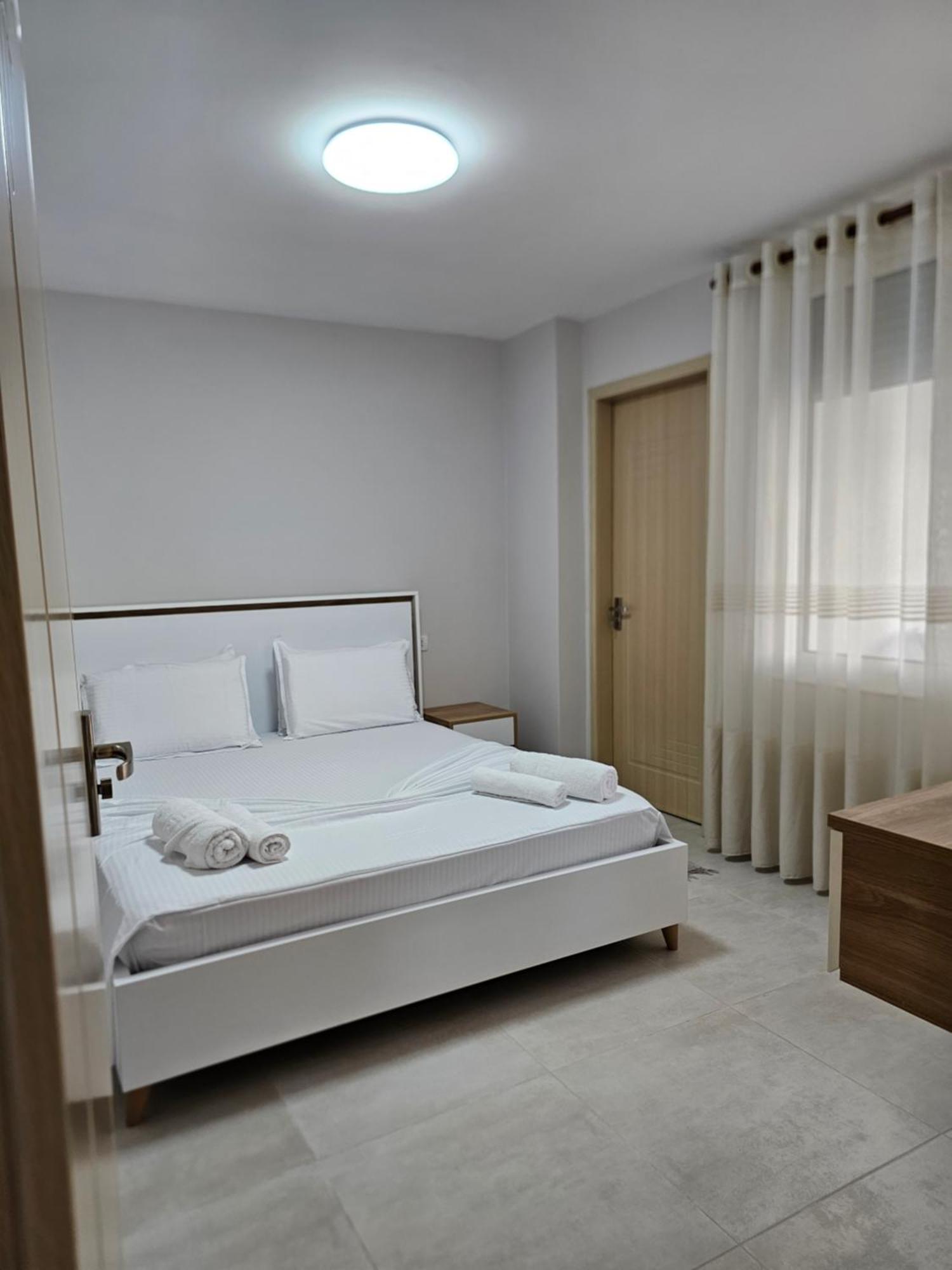 Alex'S Apartment Durrës Buitenkant foto